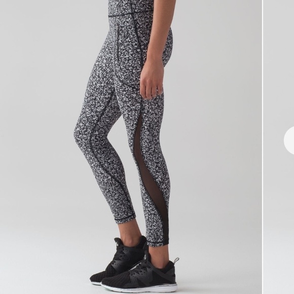 Lululemon Invigorate Daisy Dust Alpine 7/8 tight leggings 4 - Picture 1 of 8